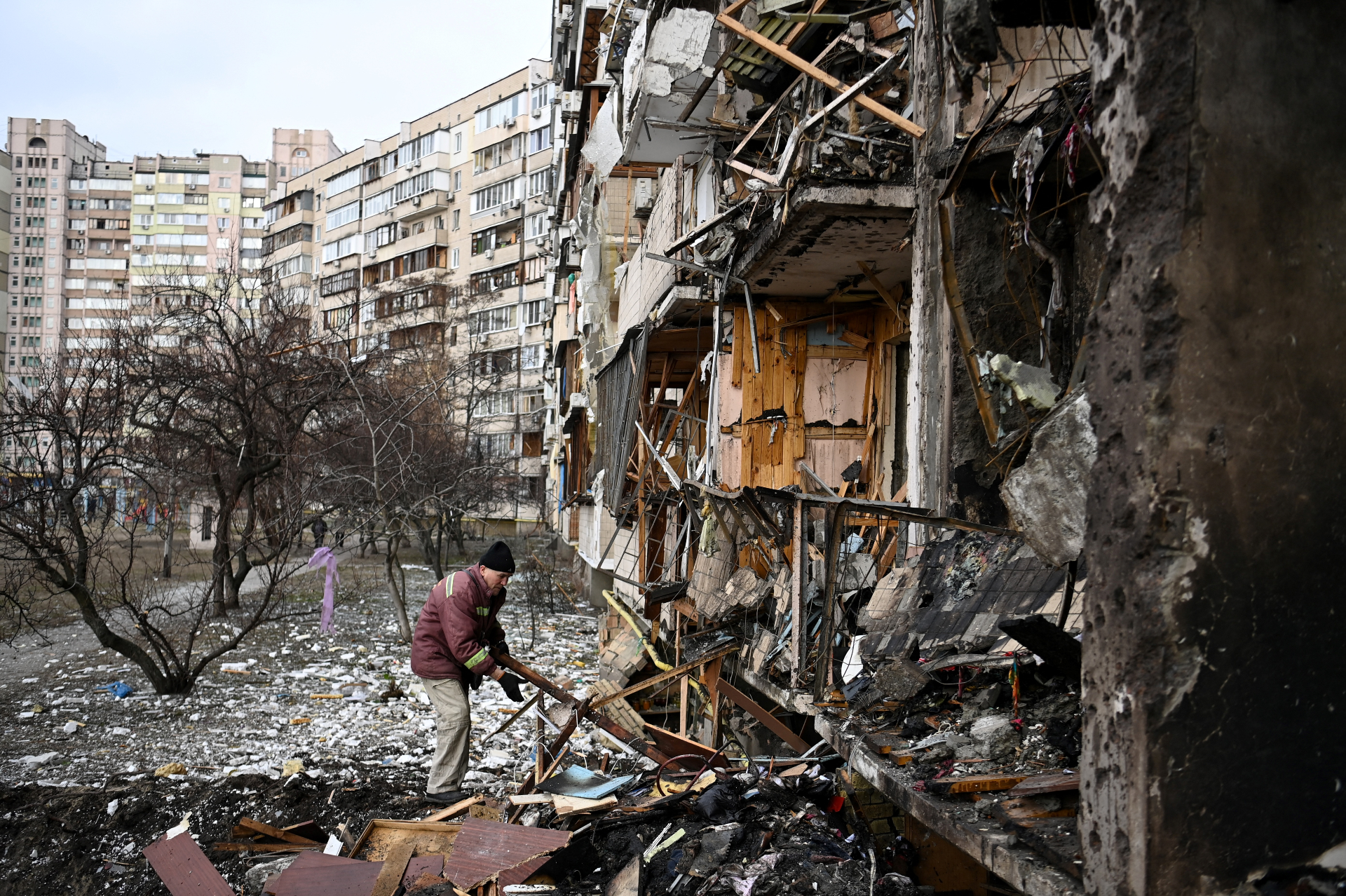 Kiev en medio del horror: imágenes de un suburbio tras ataque ruso