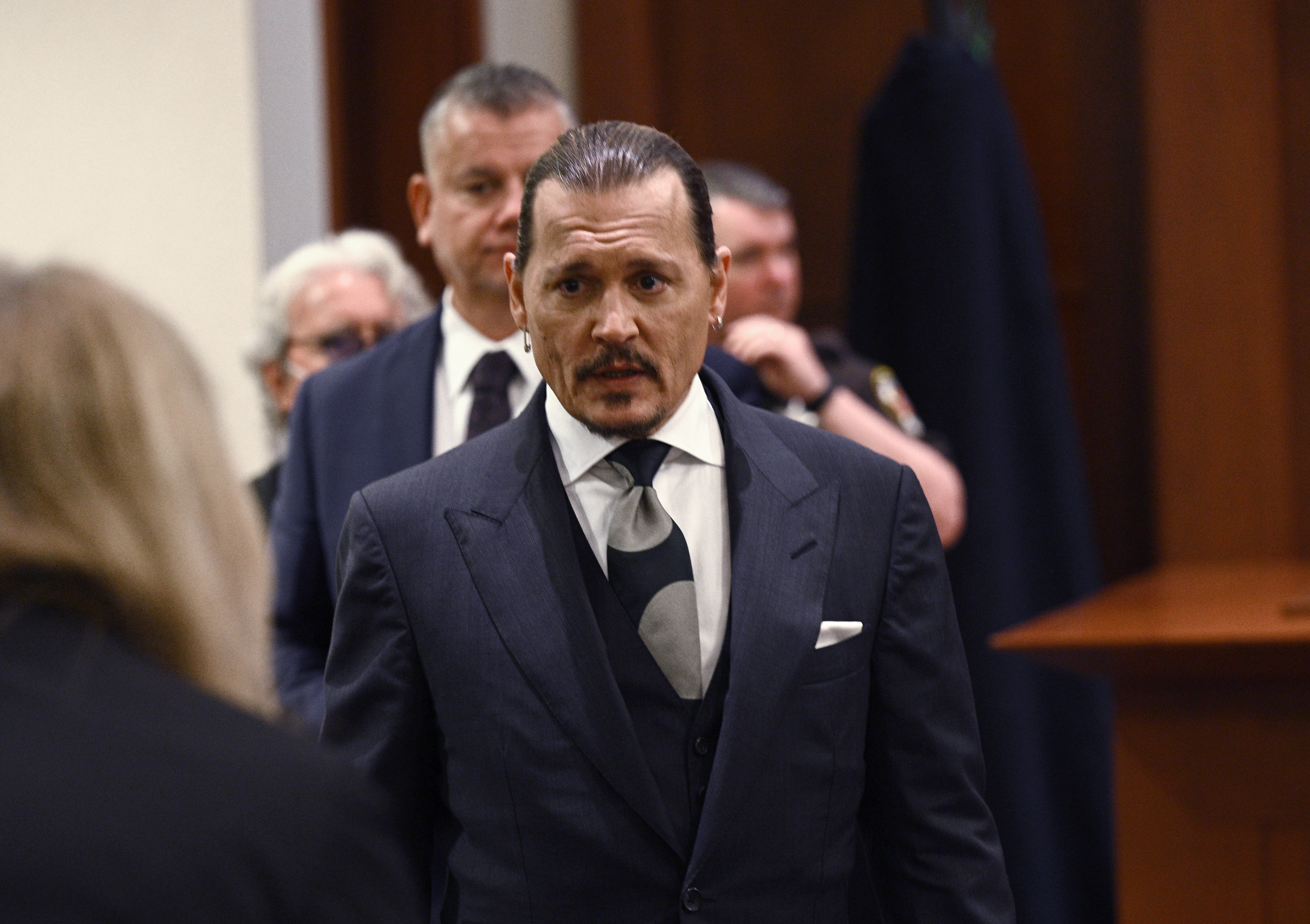 Fairfax (United States), 26/04/2022.- US actor Johnny Depp arrives in the courtroom at the Fairfax County Circuit Courthouse in Fairfax, Virginia, USA, 26 April 2022. Johnny Depp's 50 million US dollars defamation lawsuit against Amber Heard that started on 10 April is expected to last five or six weeks. (Estados Unidos) EFE/EPA/BRENDAN SMIALOWSKI / POOL