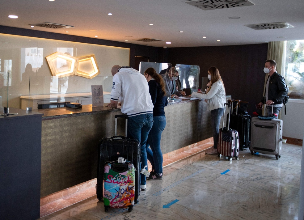 España mantiene cuarentena para viajeros que lleguen desde Colombia