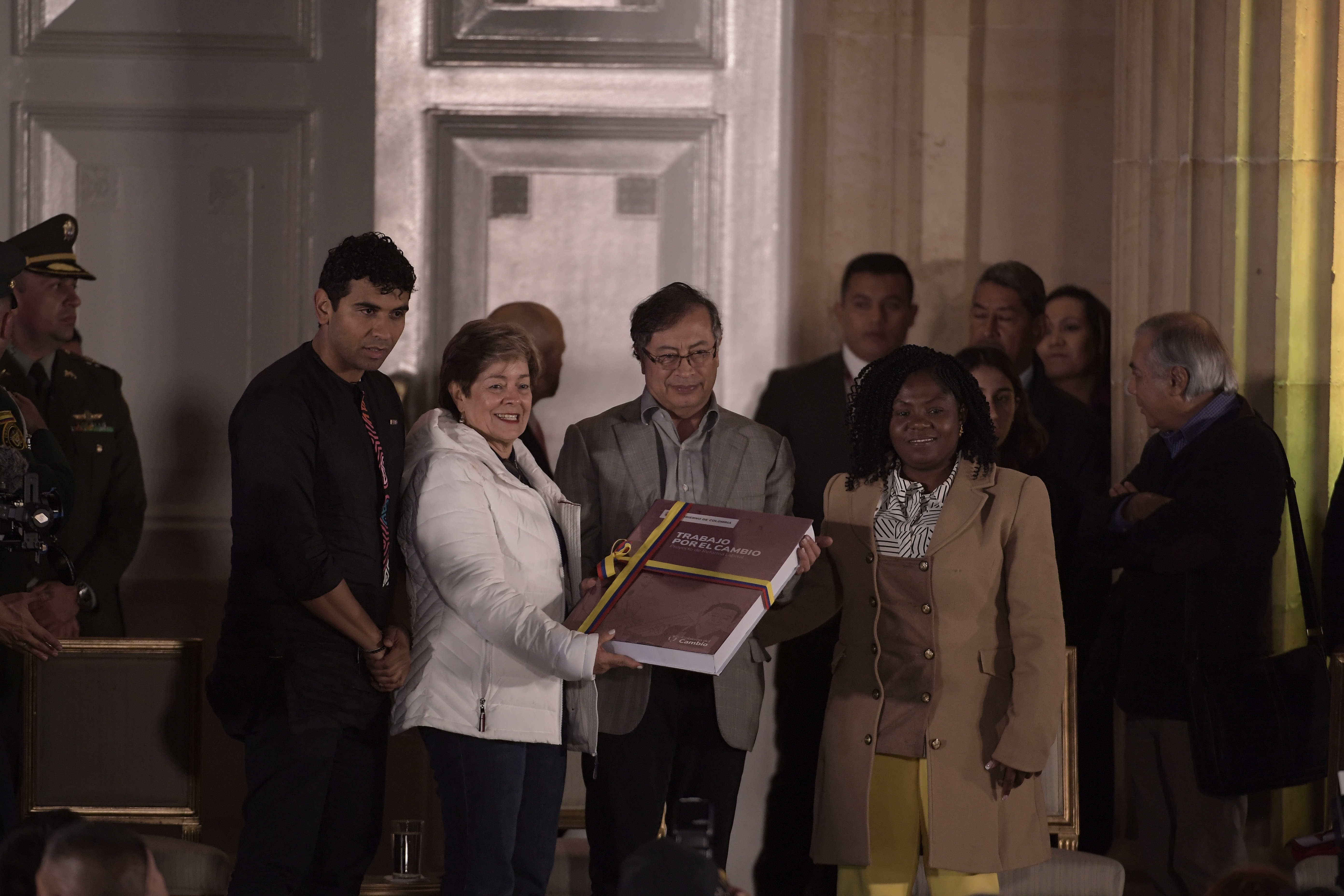 La OCDE hace un llamado para poner fin a los contratos abusivos en Colombia