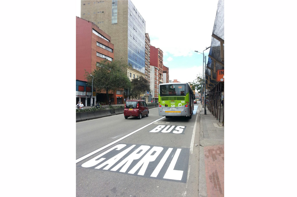 Carril preferencial sí mejora la movilidad en la séptima