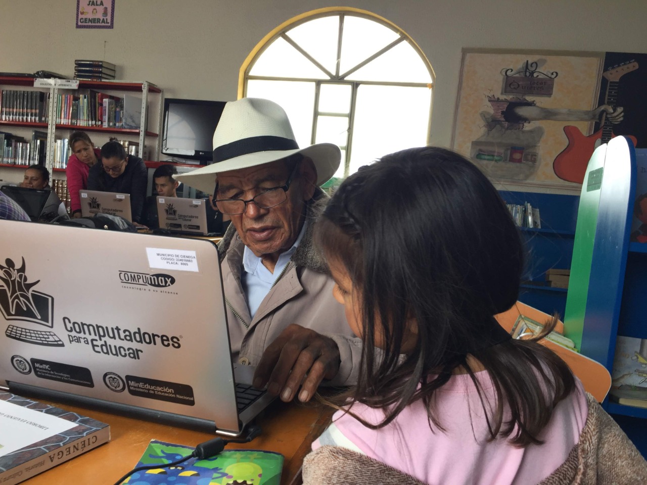 Noticiero 15/30 ¿Cómo va Colombia en materia de alfabetización?