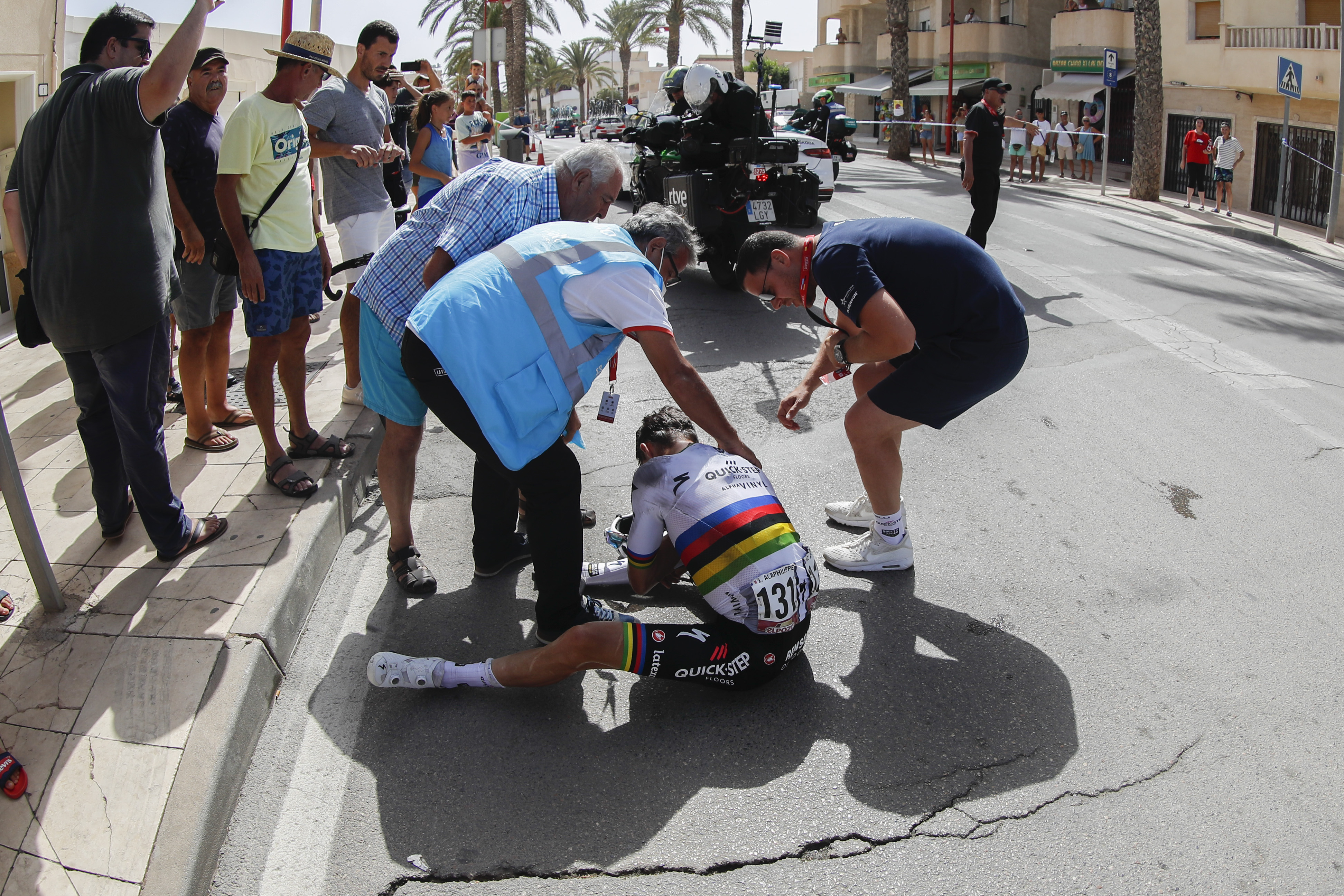Video: La caída de Alaphilippe que lo sacó de la Vuelta y del Mundial