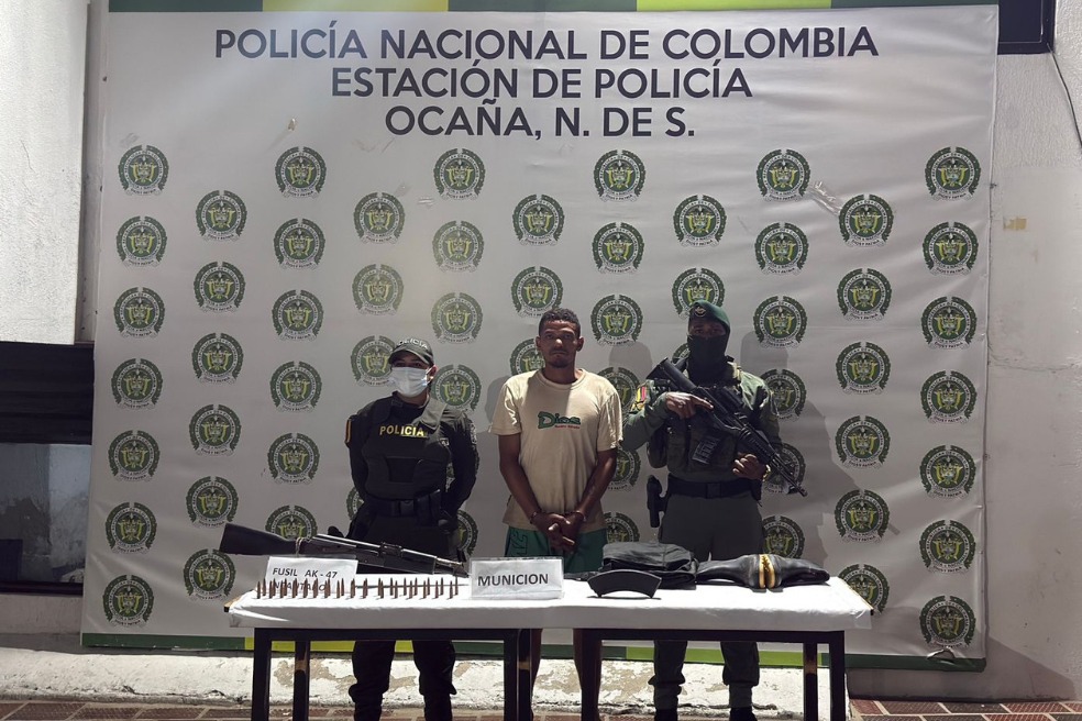 Policía descubre a presunto miembro del Clan del Golfo con un fusil AK-47 en Ocaña