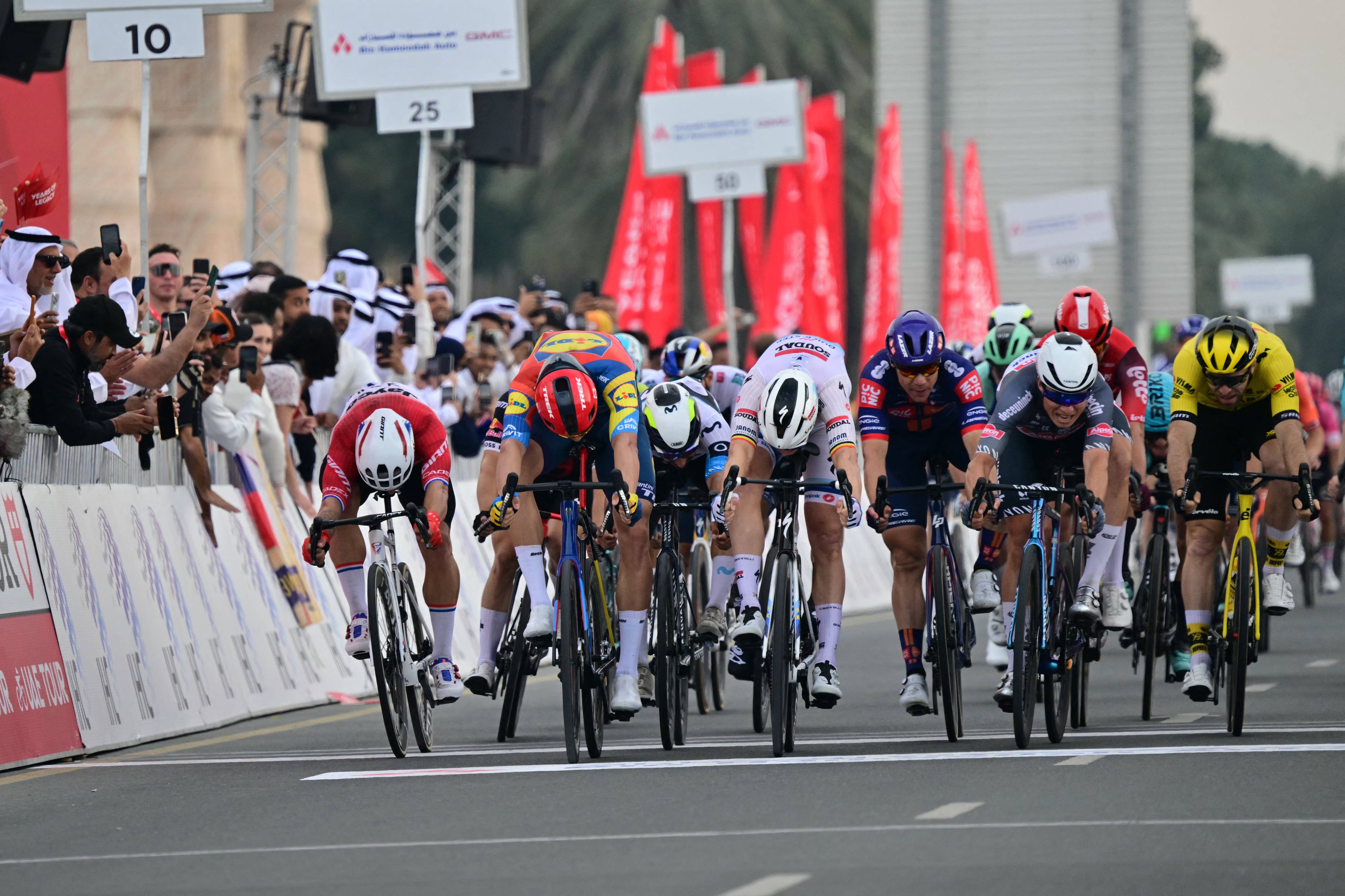 Así van los colombianos tras la cuarta etapa del Tour de Emiratos Árabes