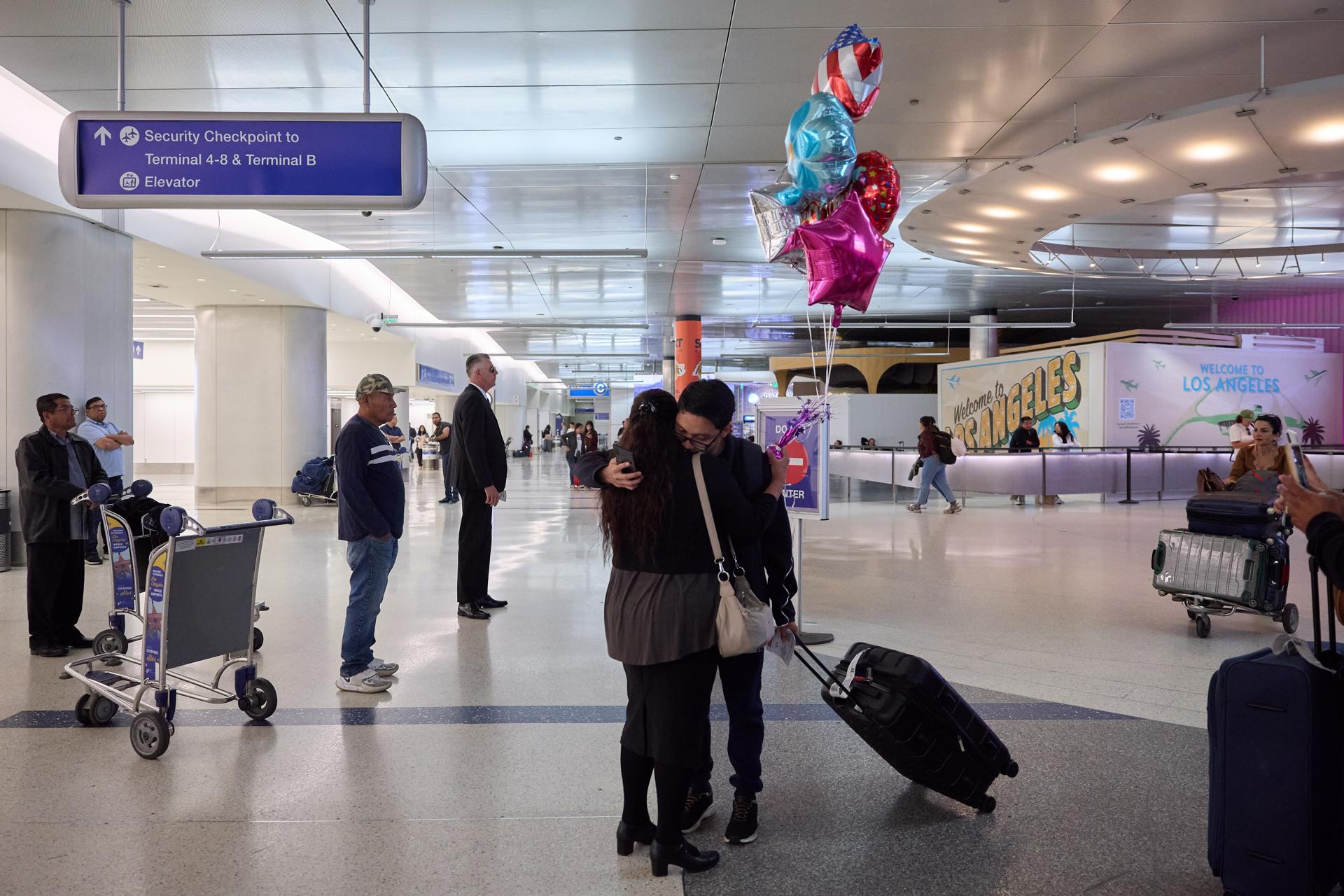 Prohibición de viajes de Trump entra en vigor este lunes: esto es lo que dicen