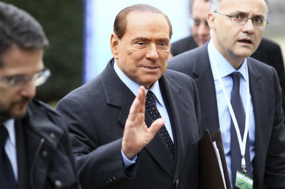 Reducen pena a Berlusconi por fraude a un año, precisa tribunal