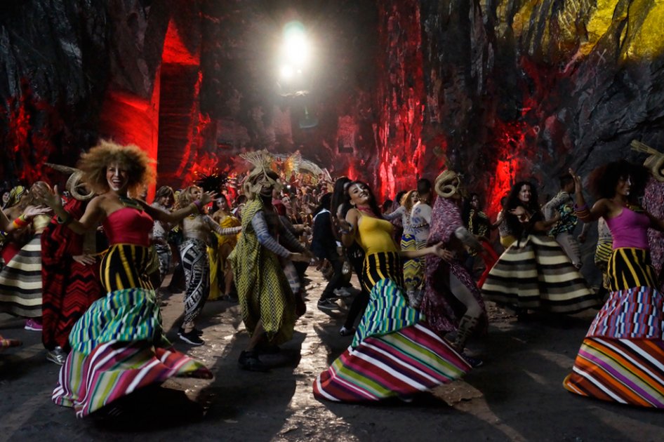 «La Pista», canto y baile en televisión