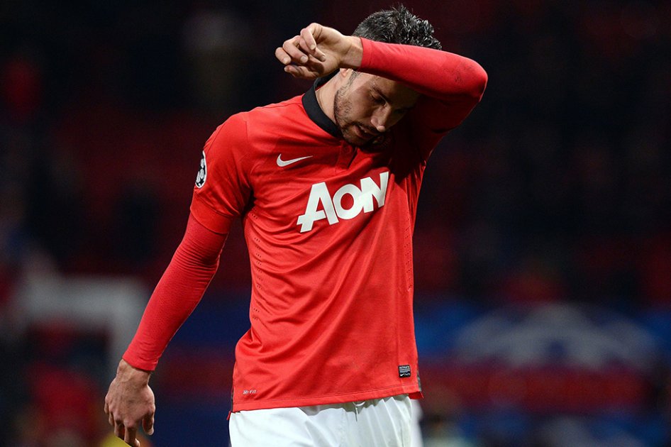 Robin van Persie, fuera de las canchas por un mes