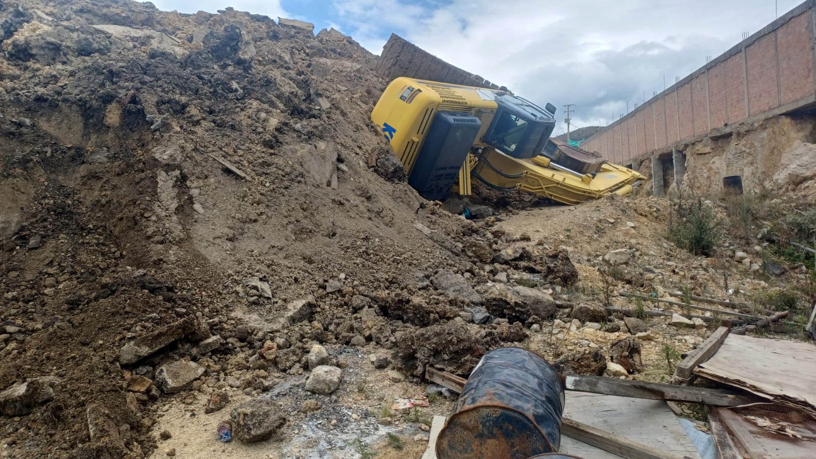 Cierran escombrera en Soacha tras derrumbe y fallas ambientales graves