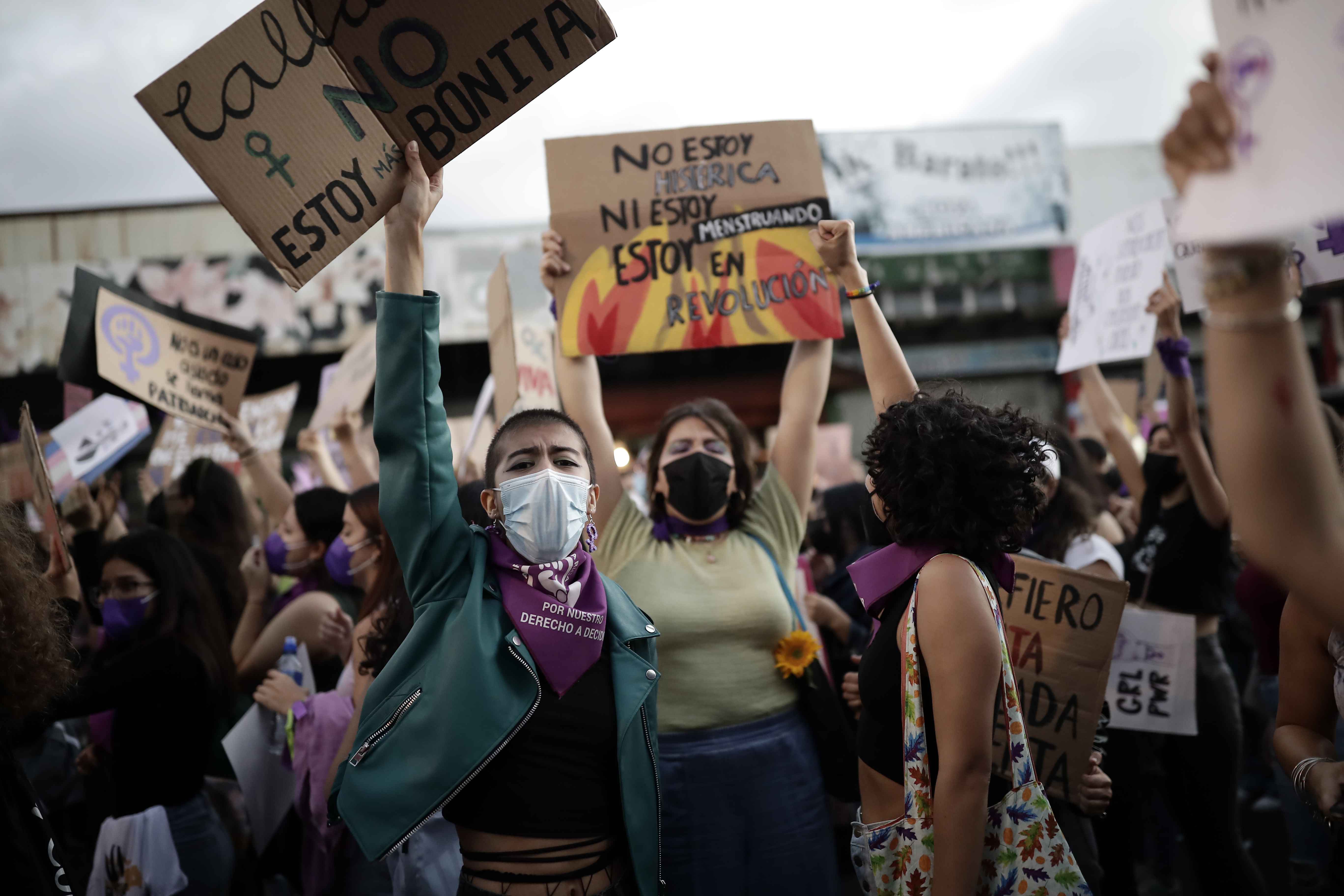 Mujeres en Latinoamérica se manifestaron contra la violencia de género