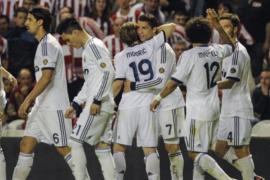 Real Madrid goleó al Athletic de Bilbao y afianzó el segundo lugar