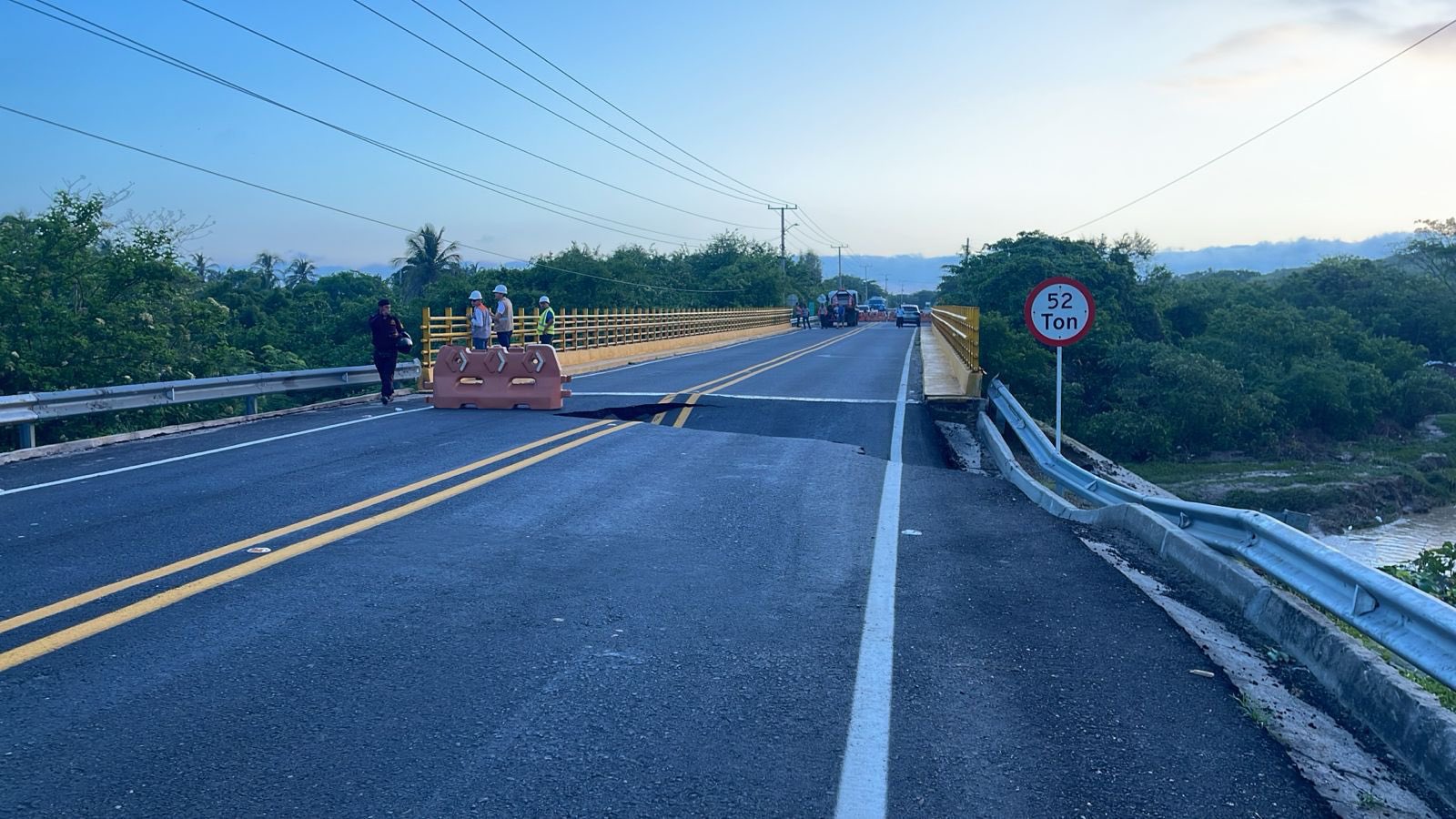 Cierre en la vía Barranquilla-Cartagena por hundimiento en el puente Juan de Acosta