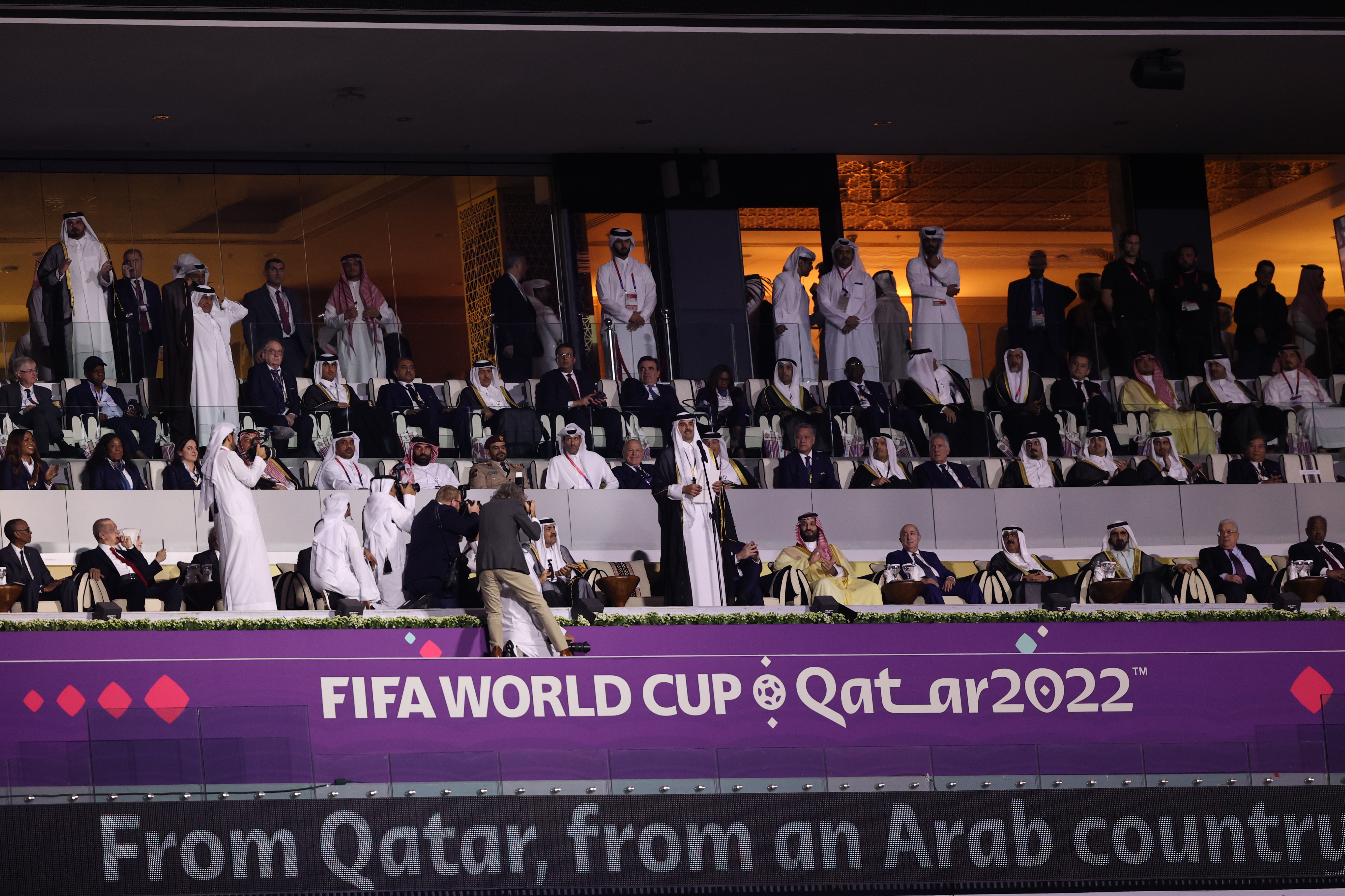 Al Khor (Qatar), 20/11/2022.- Sheikh Tamim bin Hamad Al Thani (C), the Emir of Qatar, speaks during the Opening Ceremony prior to the FIFA World Cup 2022 group A Opening Match between Qatar and Ecuador at Al Bayt Stadium in Al Khor, Qatar, 20 November 2022. (Mundial de Fútbol, Catar) EFE/EPA/Tolga Bozoglu