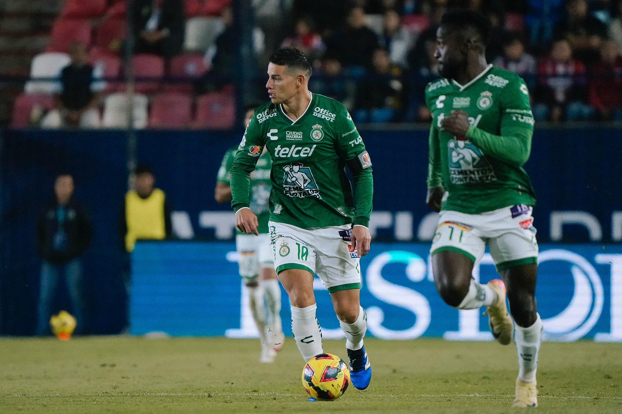 James Rodríguez, figura con León: fue incluido en el XI ideal de la liga mexicana