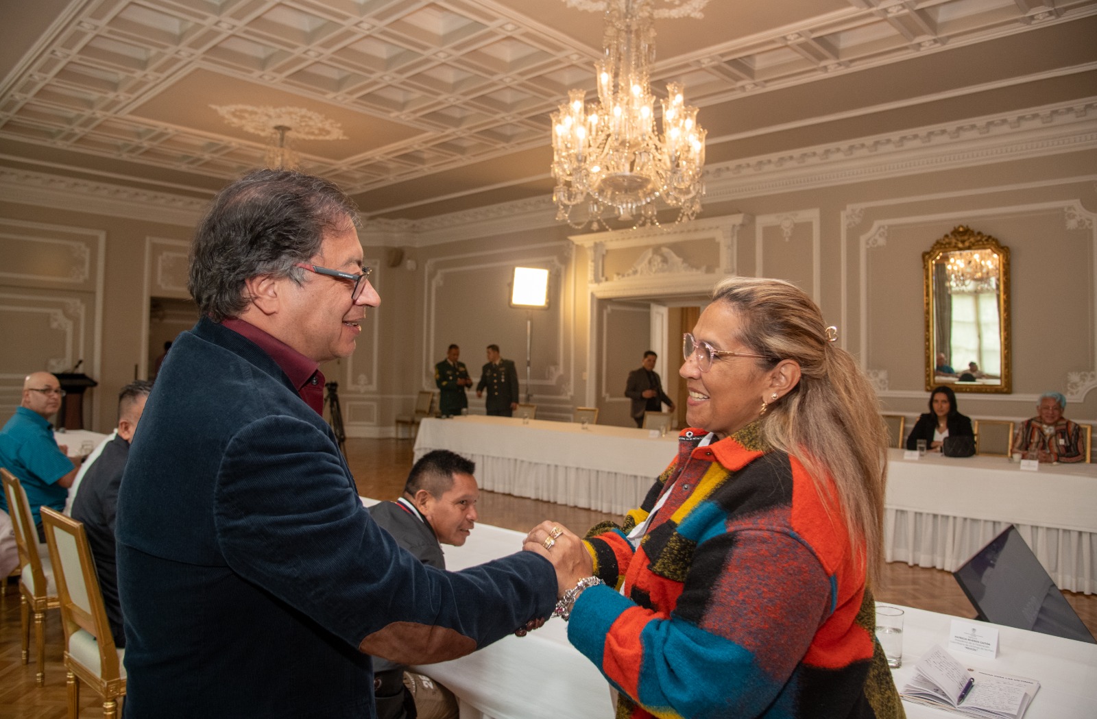 El presidente Gustavo Petro se reunió con 40 víctimas de diferentes sectores en Bogotá, para escuchar sus experiencias de vida y aportes a la construcción de la Paz Total.