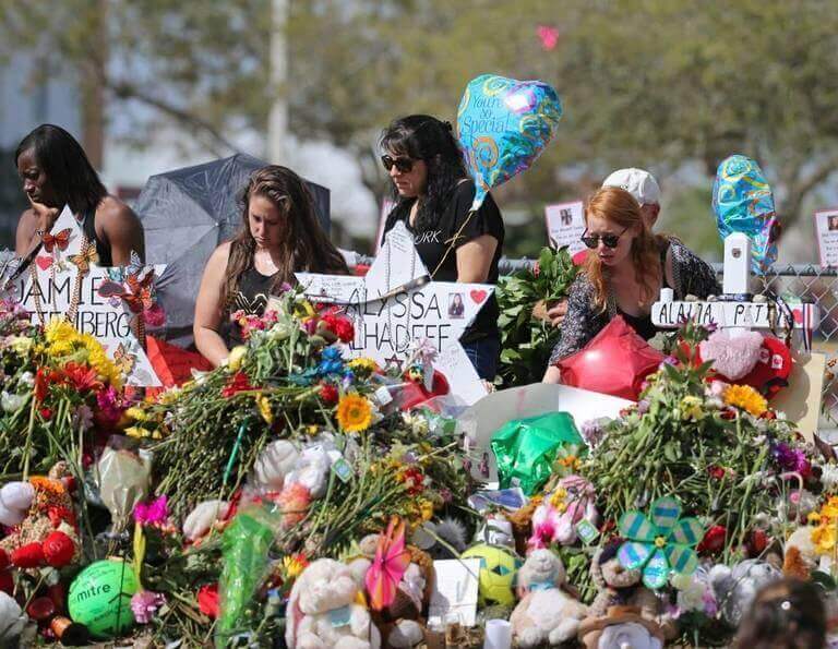 Supervivientes de Parkland publican en EE.UU. un libro sobre la masacre