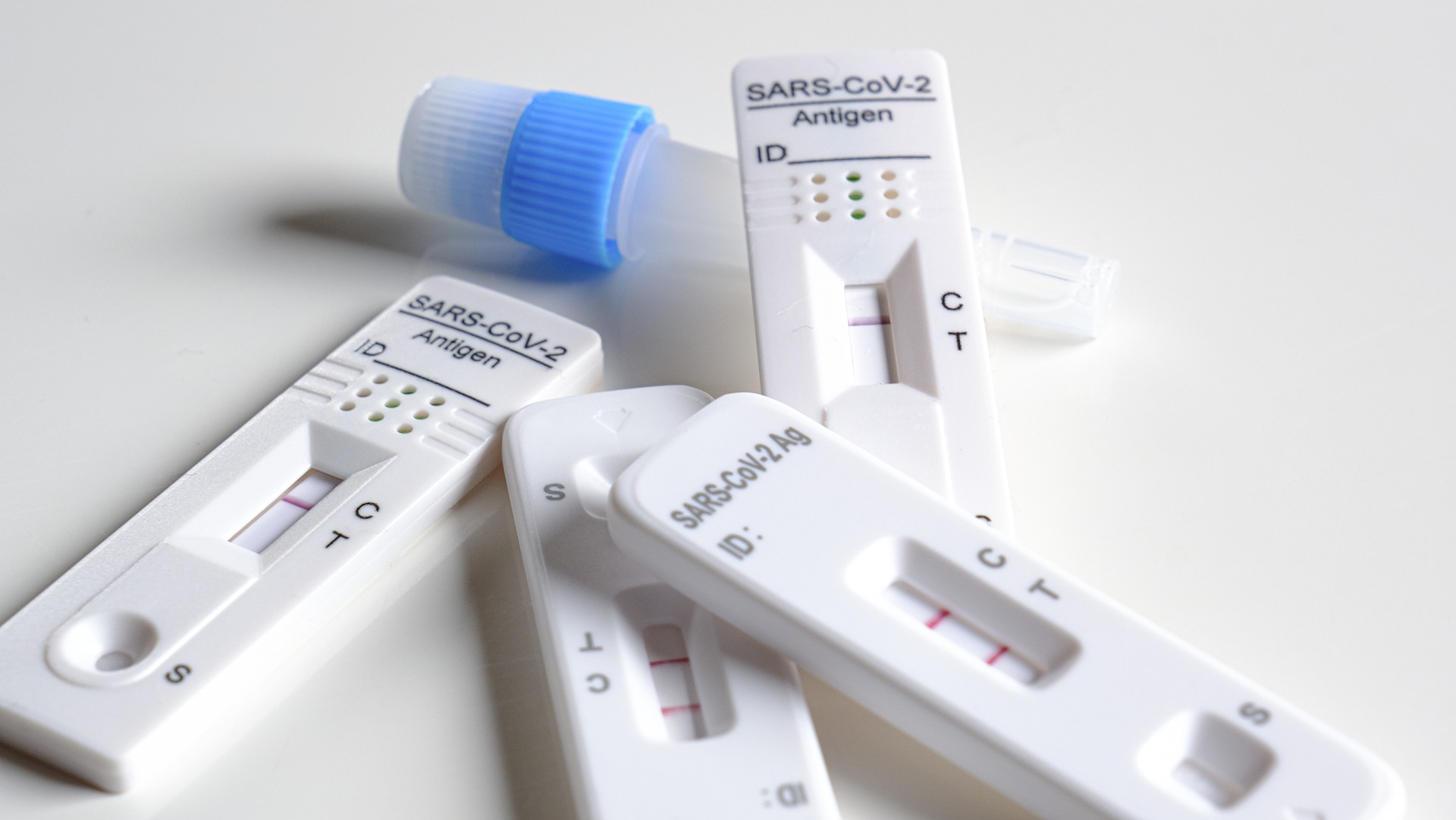 Aprueban en EE.UU. primera prueba casera para detectar covid-19 y gripe