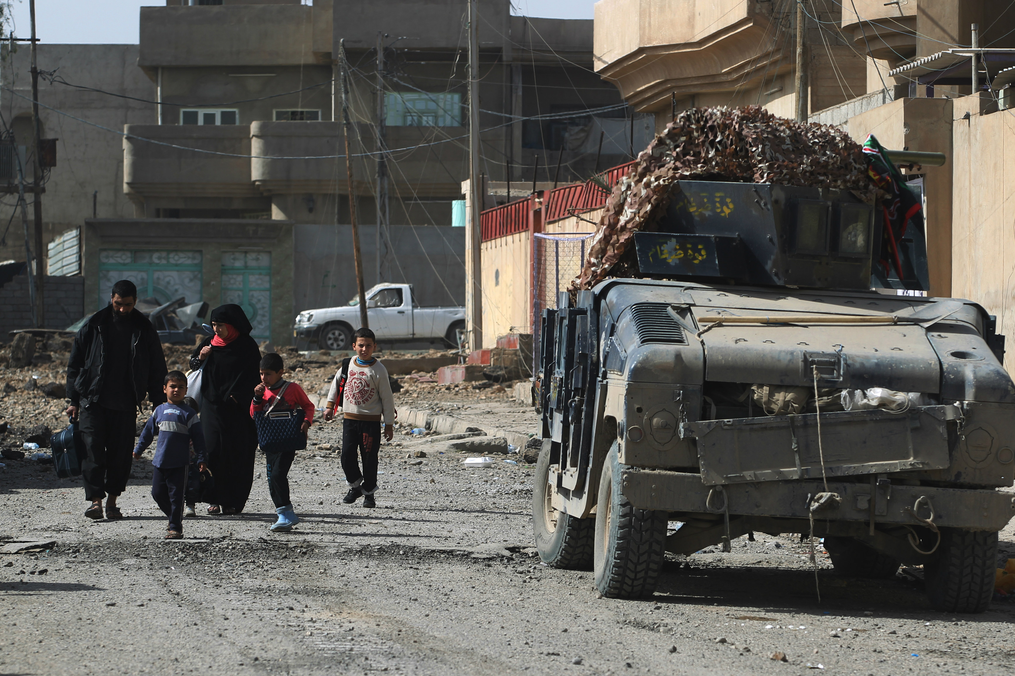 El conflicto en Mosul expulsa a decenas de familias que buscan un lugar seguro