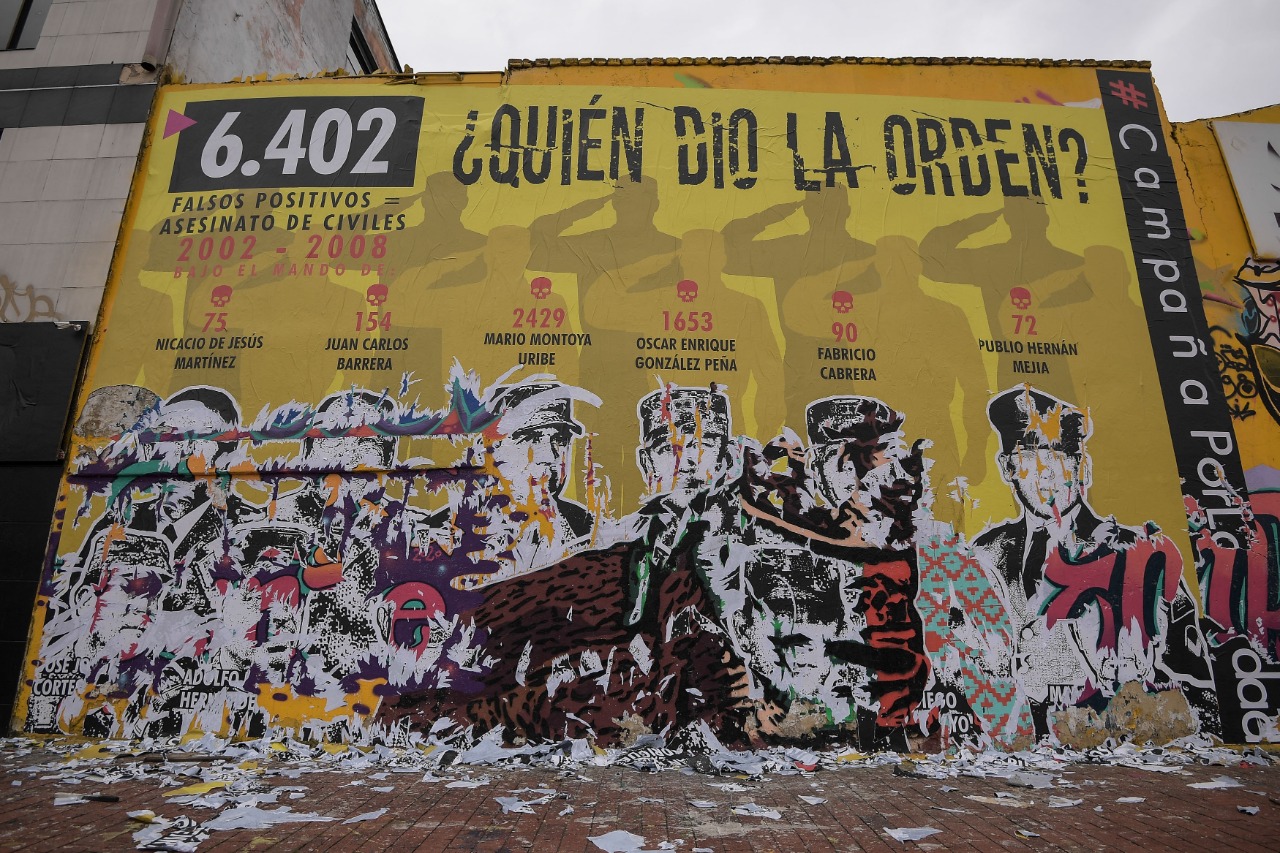Vuelve y juega: Mural “¿Quién dio la orden?”, sobre falsos positivos, fue vandalizado
