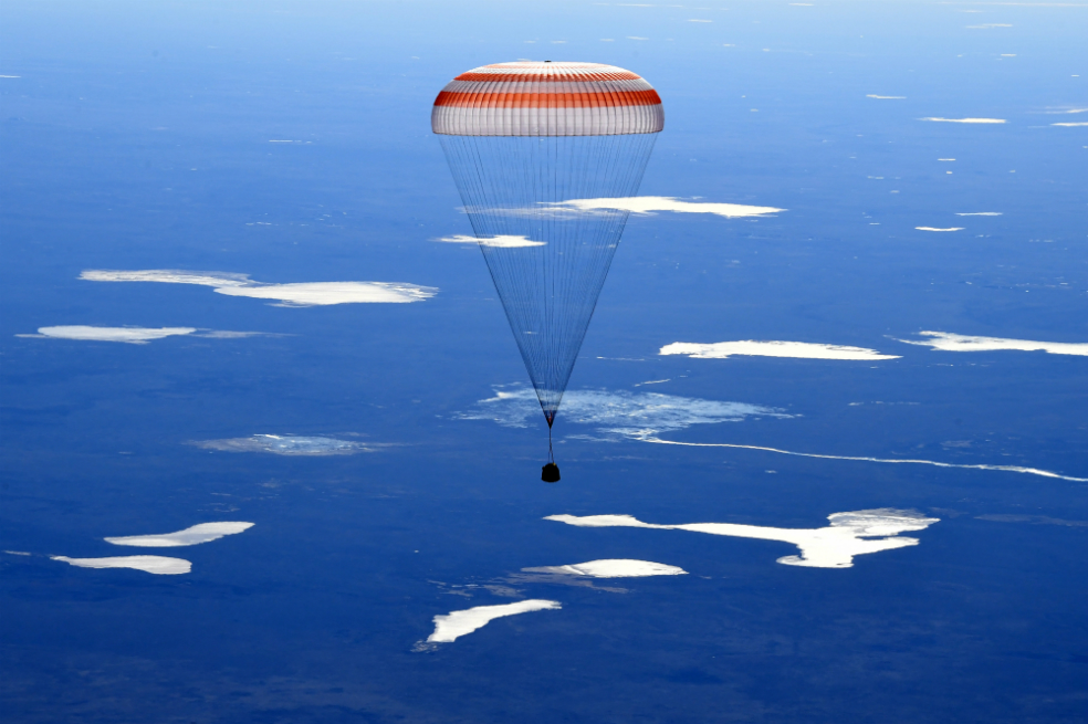 Así fue el regreso a la Tierra de tres astronautas de la Estación Espacial Internacional