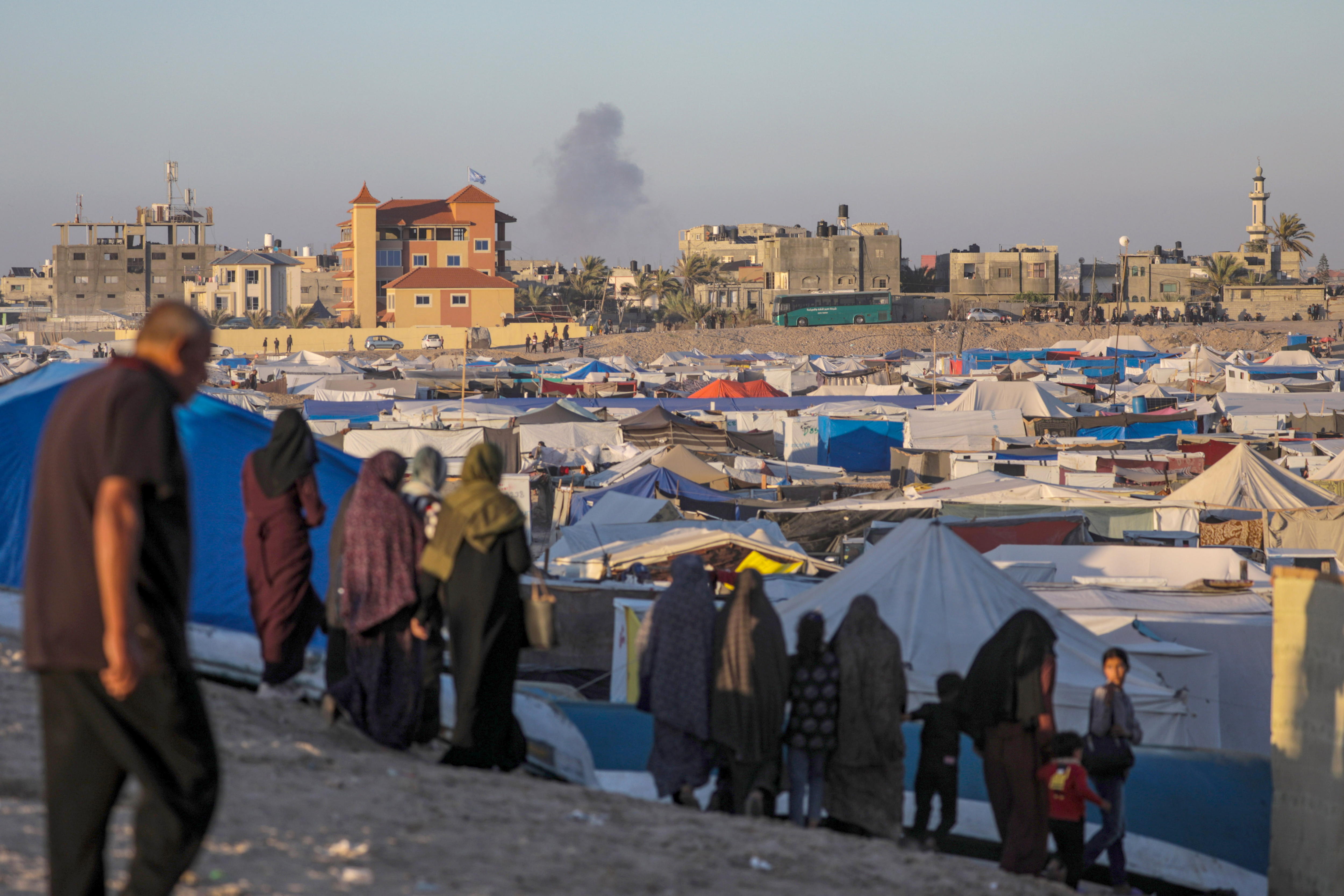 Israel bombardeó Rafah, en medio de negociaciones para lograr una tregua en Gaza