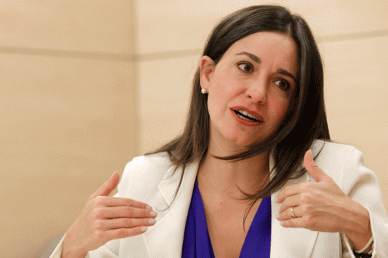 María Corina Machado llama la atención a Santos sobre crisis en Venezuela