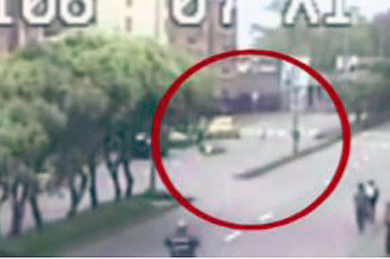 Motociclista borracho atropelló a agente de tránsito