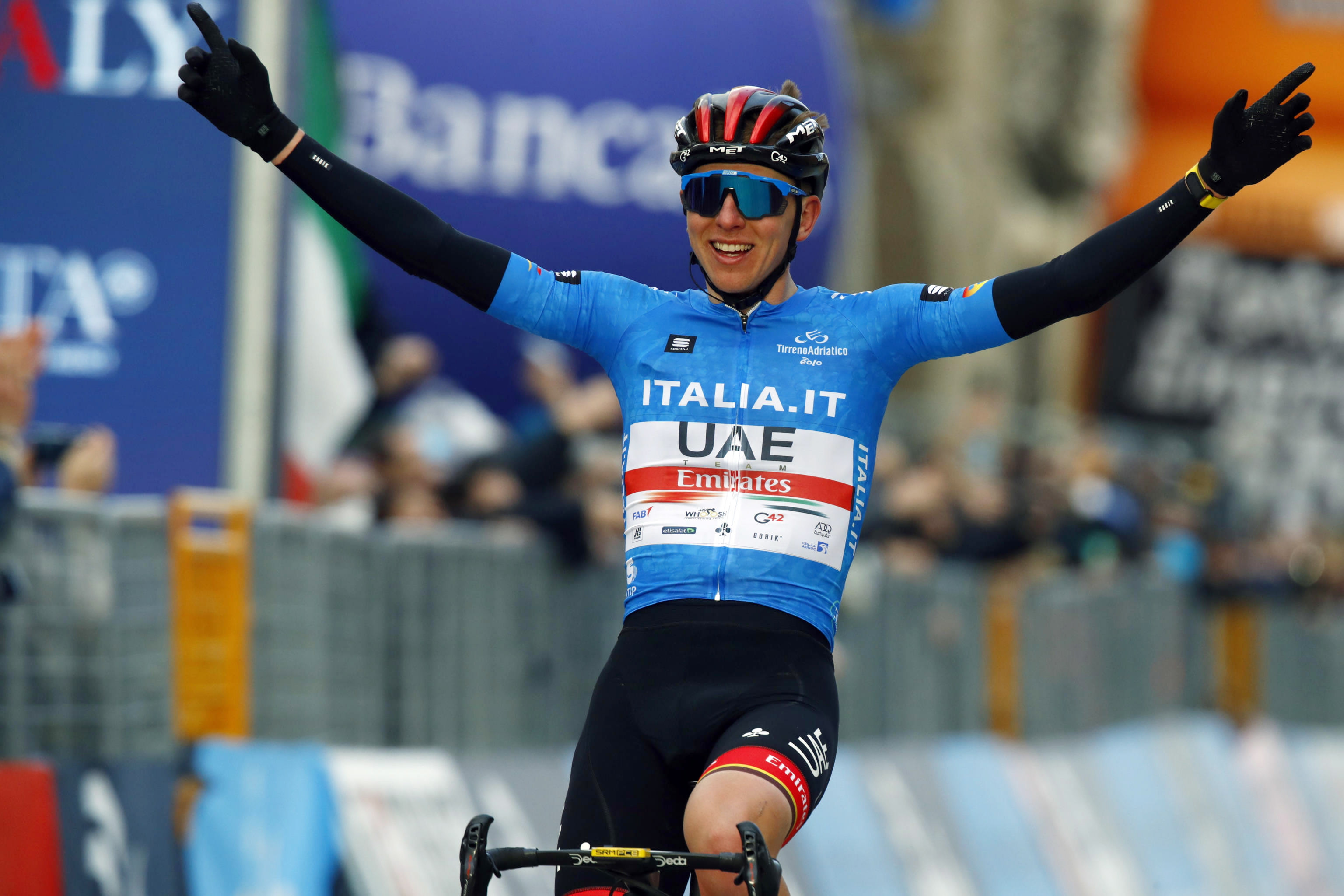 Tadej Pogacar sigue liderando el ranking UCI
