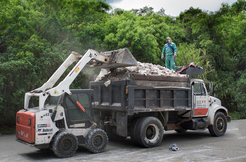 ¿Por qué protestan los transportadores de escombros en Cali?