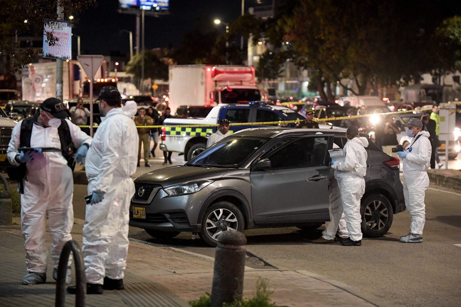 En la tarde de este jueves, a la altura de la Carrera 30 con Calle 80 de Bogotá, fue asesinado el director de la cárcel La Modelo de Bogotá, el coronel retirado Elmer Fernández. Según han manifestado desde el Inpec, el director del penal había recibido amenazas que provenían desde el interior de la cárcel.