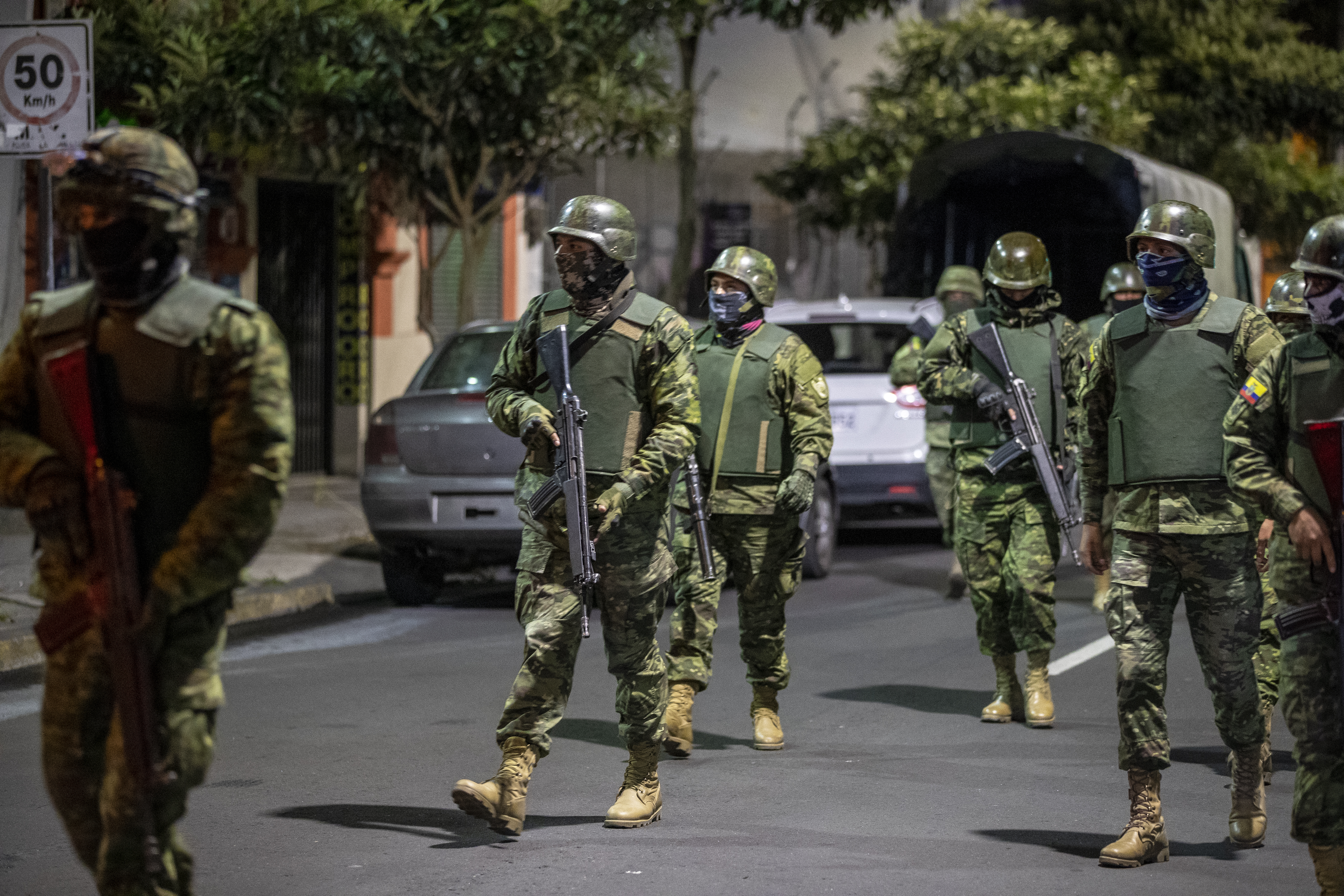 ¿Qué está pasando en Quito? Conmoción por carros bomba y ataques con granadas
