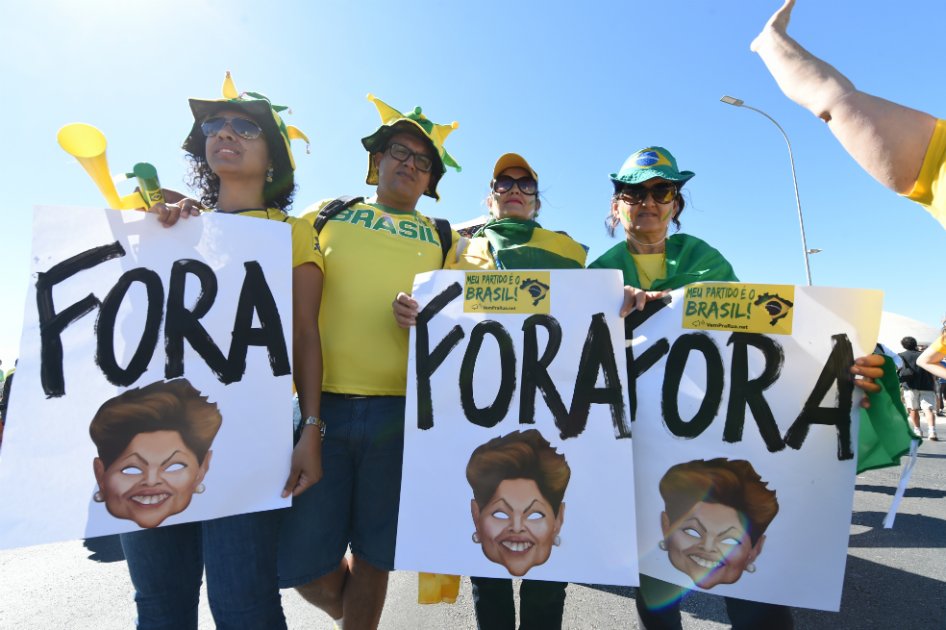Miles exigen la salida de Dilma Rousseff en las calles de Brasil
