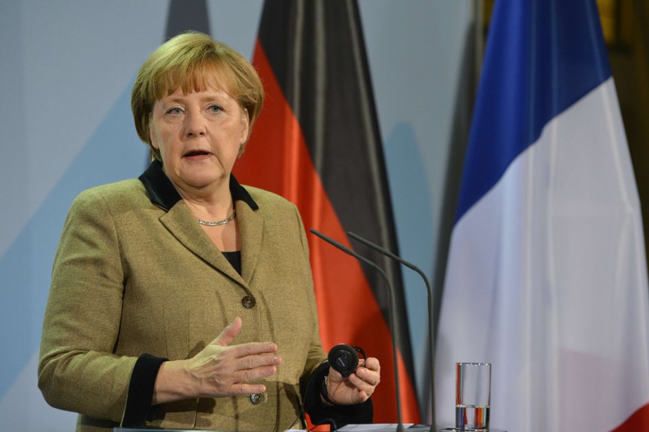 Merkel pide «máximo respeto» tras «difícil decisión» de Benedicto XVI