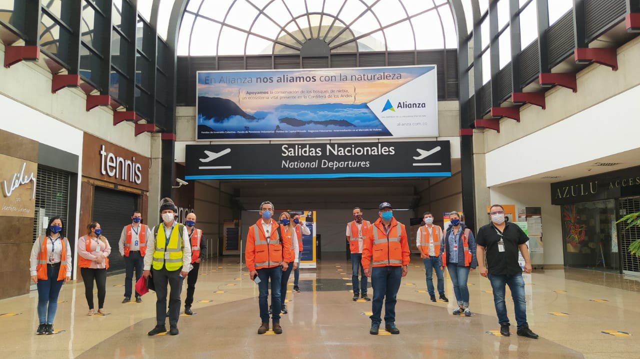 A la fecha, el Equipo Técnico de la Aeronáutica Civil ha inspeccionado 16 aeropuertos del país que se encuentran al 100 % en la implementación del Protocolo de Bioseguridad diseñado y elaborado por la entidad y autorizado y emitido a través de la Resolución 1054 por el Ministerio de Salud y Protección Social.