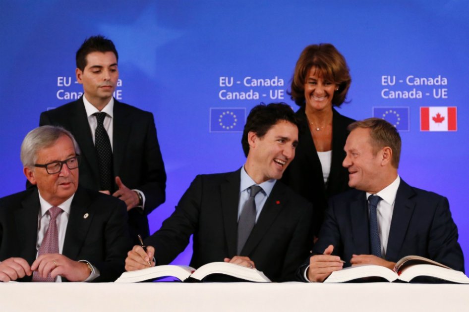 La UE y Canadá firman acuerdo de libre comercio catalogado como «el mejor y más progesista»