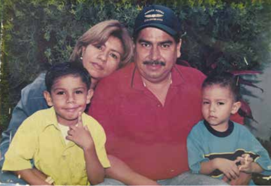 Familia Arismendy Mesa. Fuente: Archivo Familiar. Reproducción: Mauricio Cañón. Tomado del Centro Nacional de Memoria Histórica.