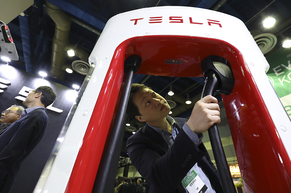 Tesla sufre nuevo golpe mediático tras incendio de uno de sus autos