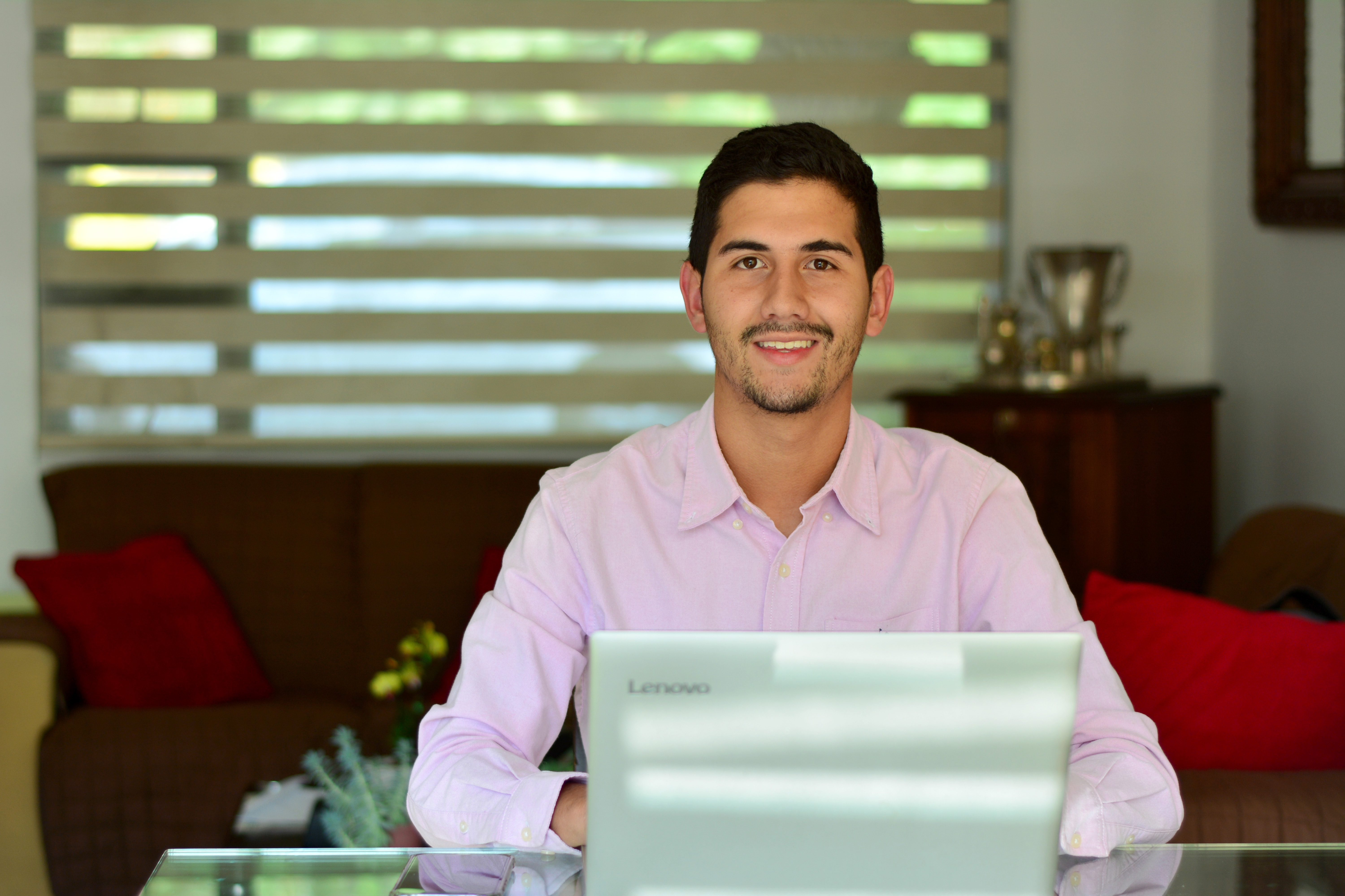 Transforma tu vida desde casa: conviértete en administrador de empresas UManizales