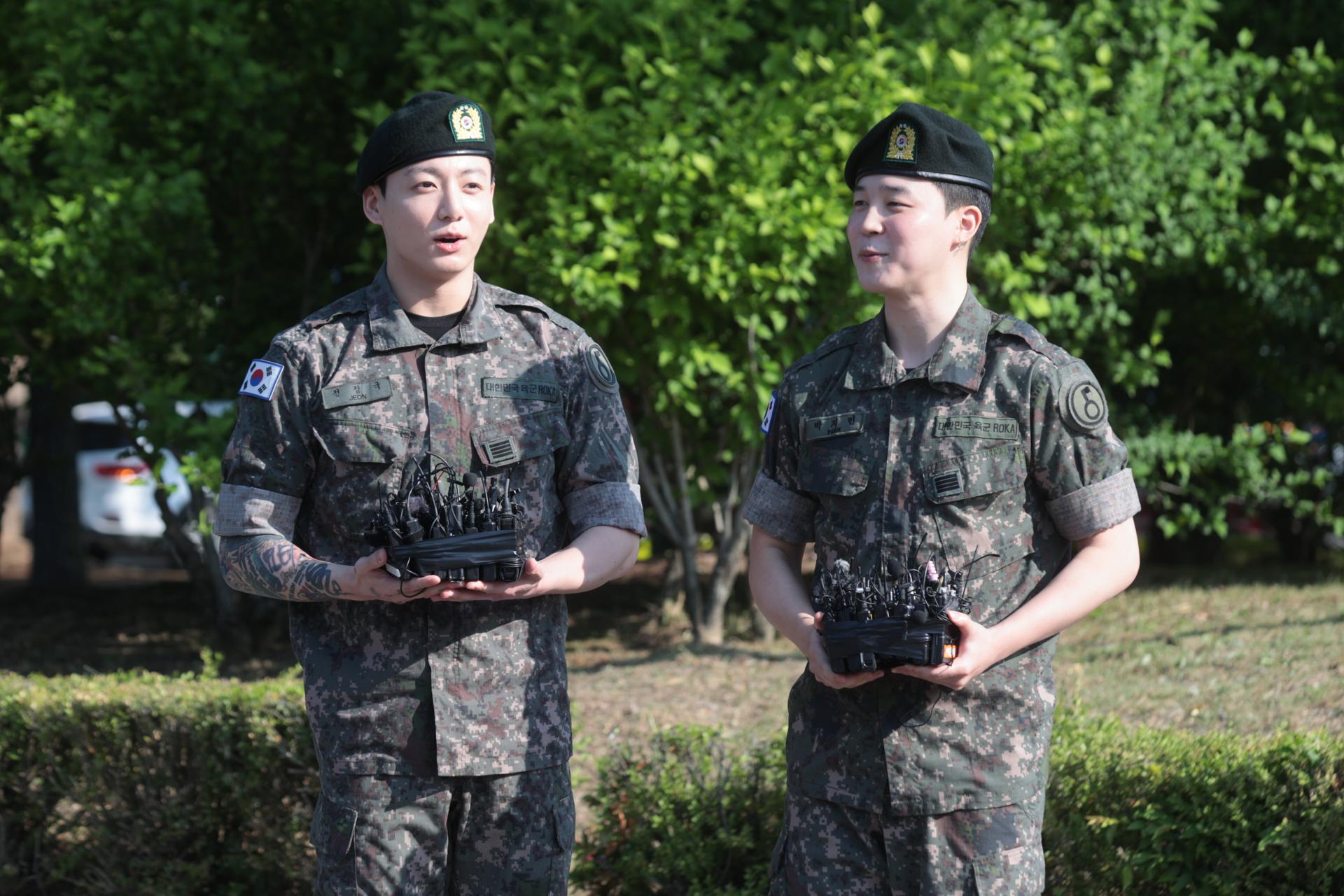 Yeoncheon (Korea, Republic Of), 10/06/2025.- Jimin (R) and Jungkook (L), members of K-pop megagroup BTS, meets their fans at a stadium in Yeoncheon, South Korea, 11 June 2025, after being discharged from the South Korean military. (Corea del Sur) EFE/EPA/YONHAP SOUTH KOREA OUT