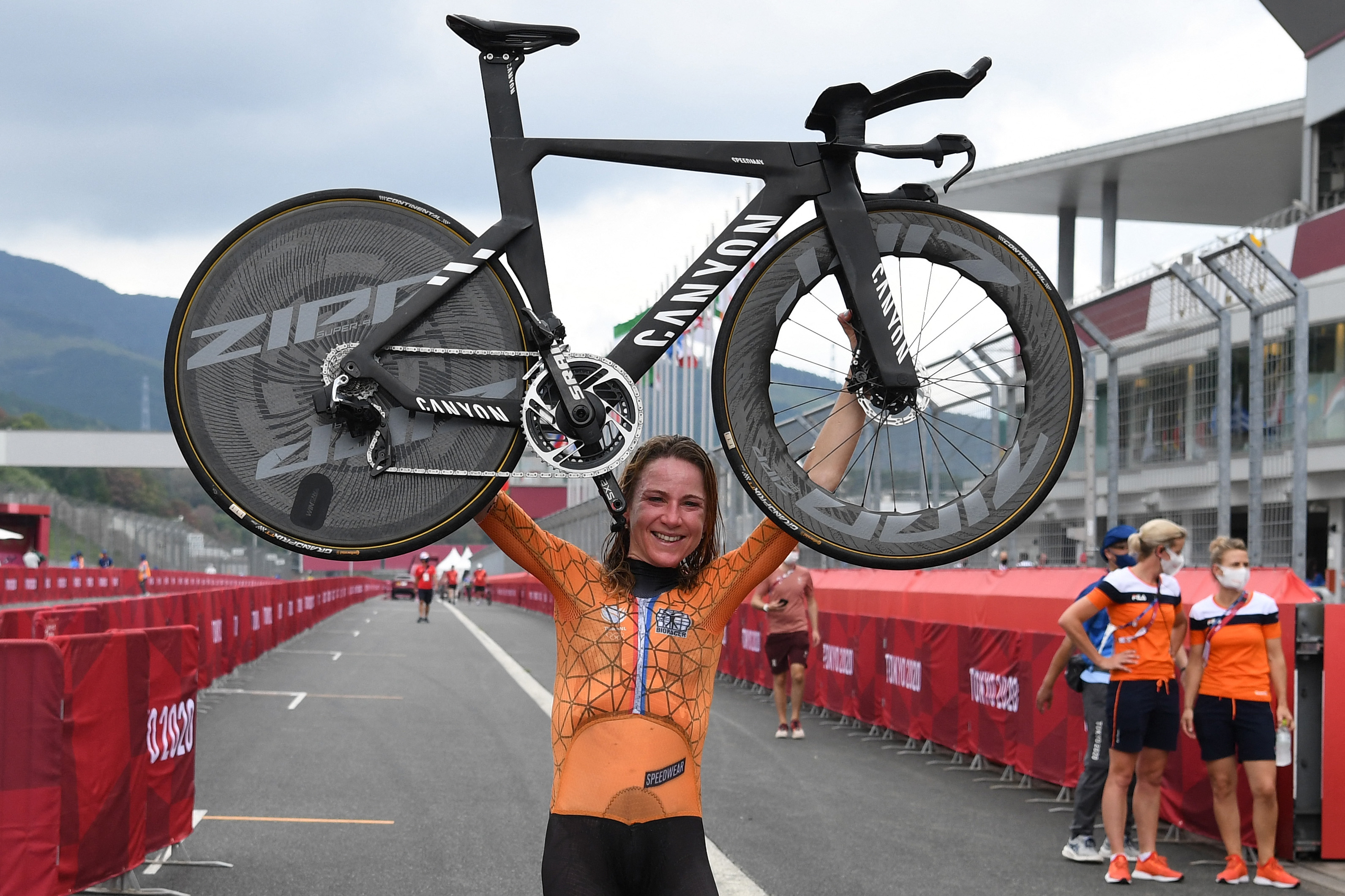 Ganó la contrarreloj: Annemiek Van Vleuten por fin ganó su medalla de oro