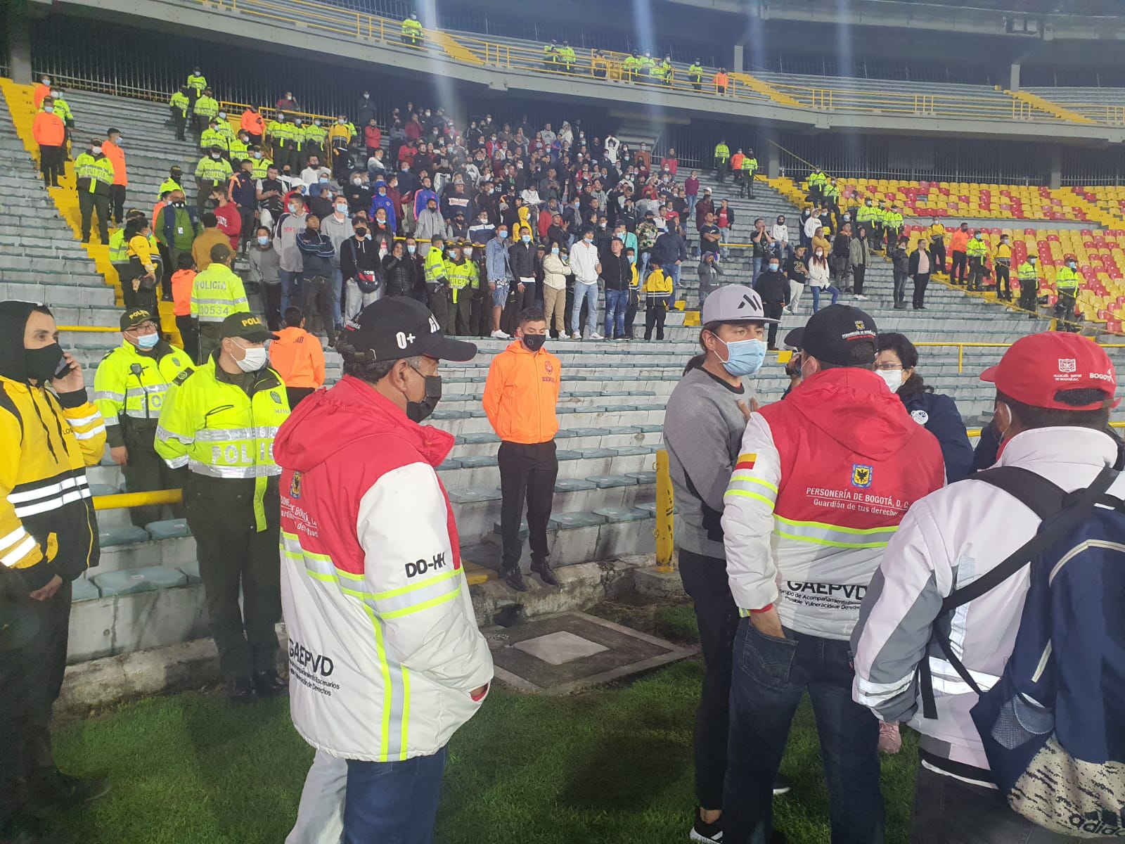 Sin importar restricciones, 200 hinchas de Nacional ingresaron a El Campín