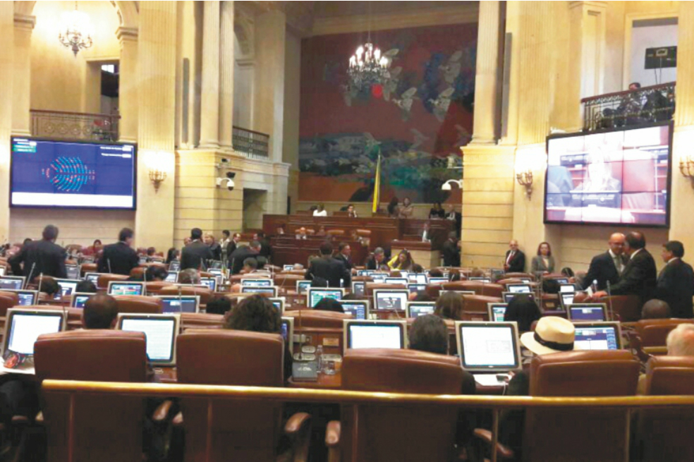 En la reforma política, Gobierno se la jugó por las coaliciones