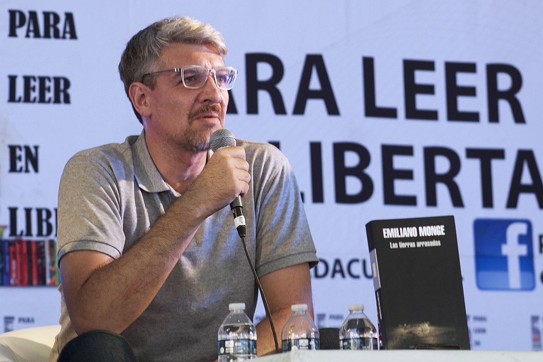 Emiliano Monge: “El silencio es la columna vertebral de los relatos”
