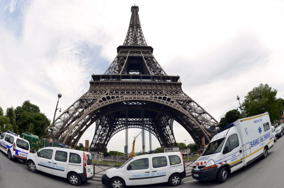 Torre Eiffel cerrada por huelga