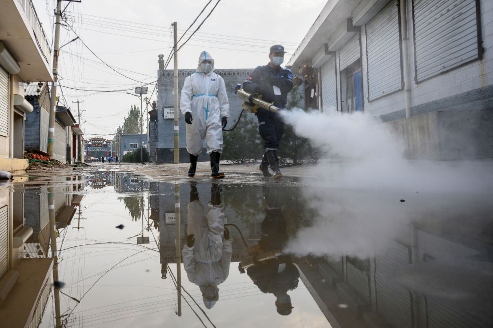 Por lo menos 19.500 casas quedaron derrumbadas y 18.200 más sufrieron daños graves, según las autoridades chinas.
