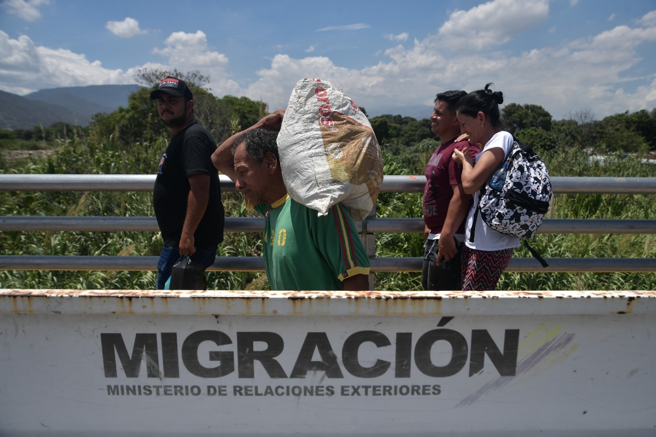 Reapertura de la frontera colombo-venezolana.