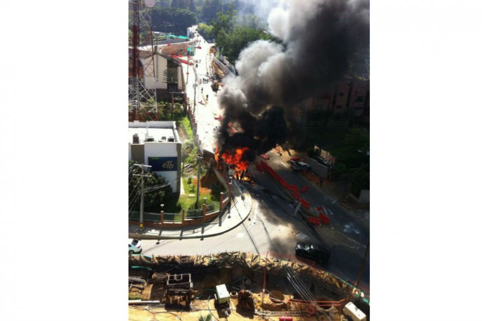 Accidente en Medellín dejó dos vehículos incinerados