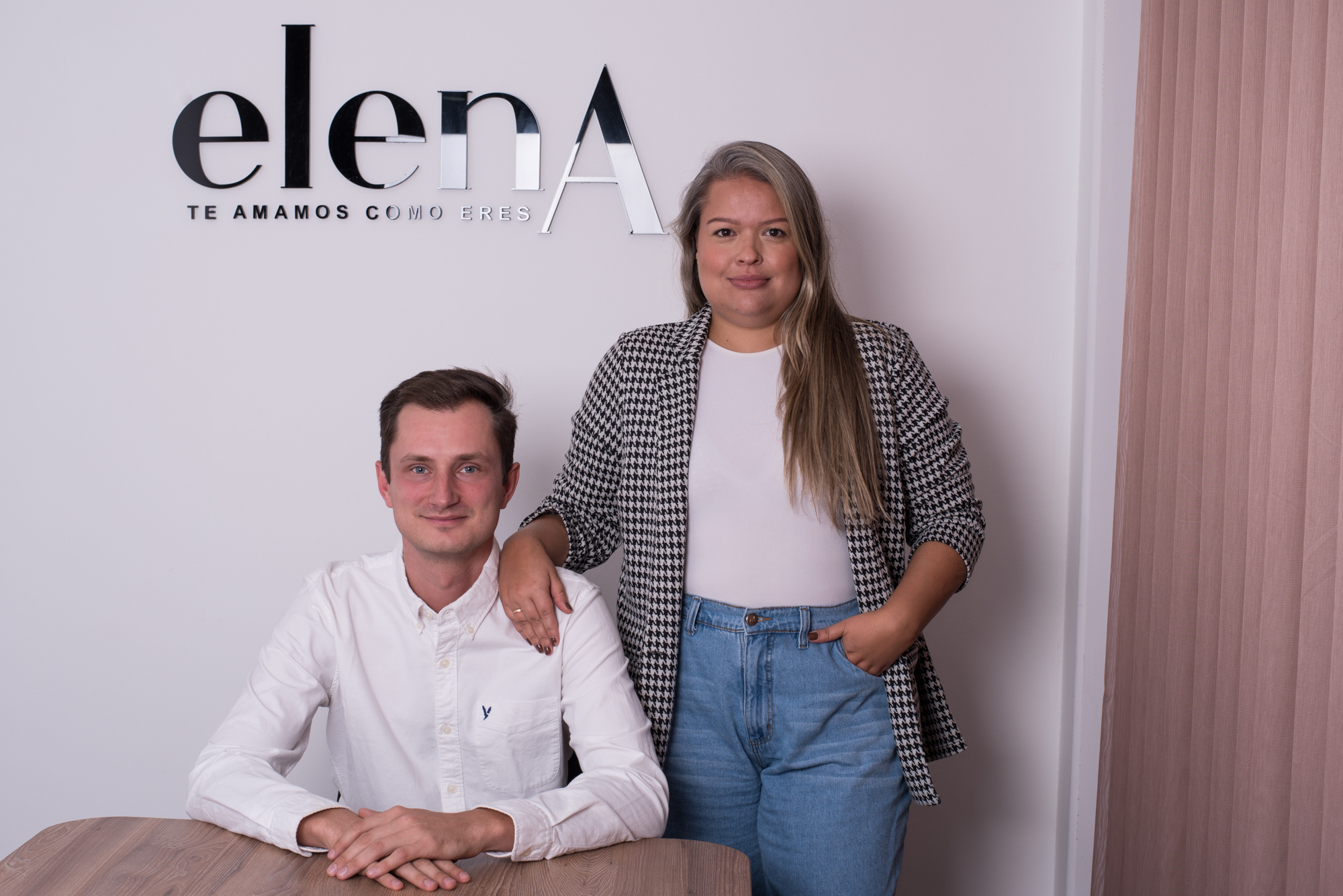 Mindaugas Vaiciunas y Daniela Marín están detrás de Elenas Plus.