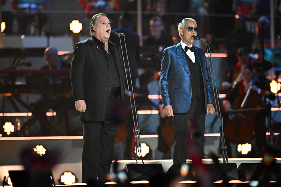 El barítono galés sir Bryn Terfel y el tenor italiano Andrea Bocelli se lucieron en el escenario gracias a sus prodigiosas voces.